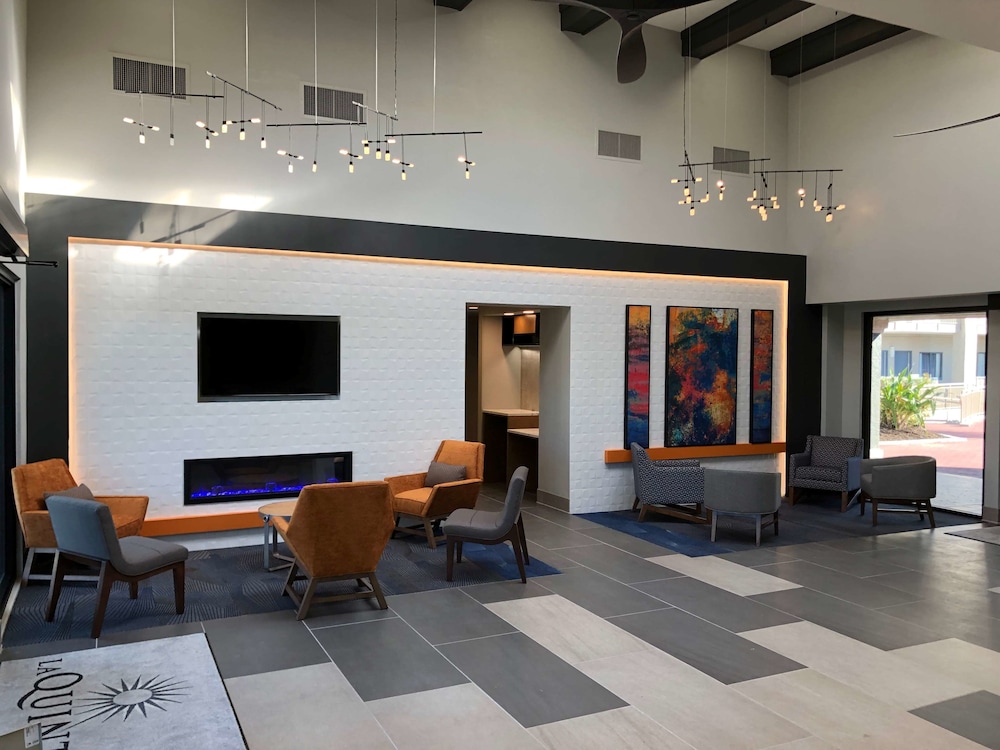 La Quinta Inn Suites By Wyndham Ft Myers Sanibel Gateway 46/58