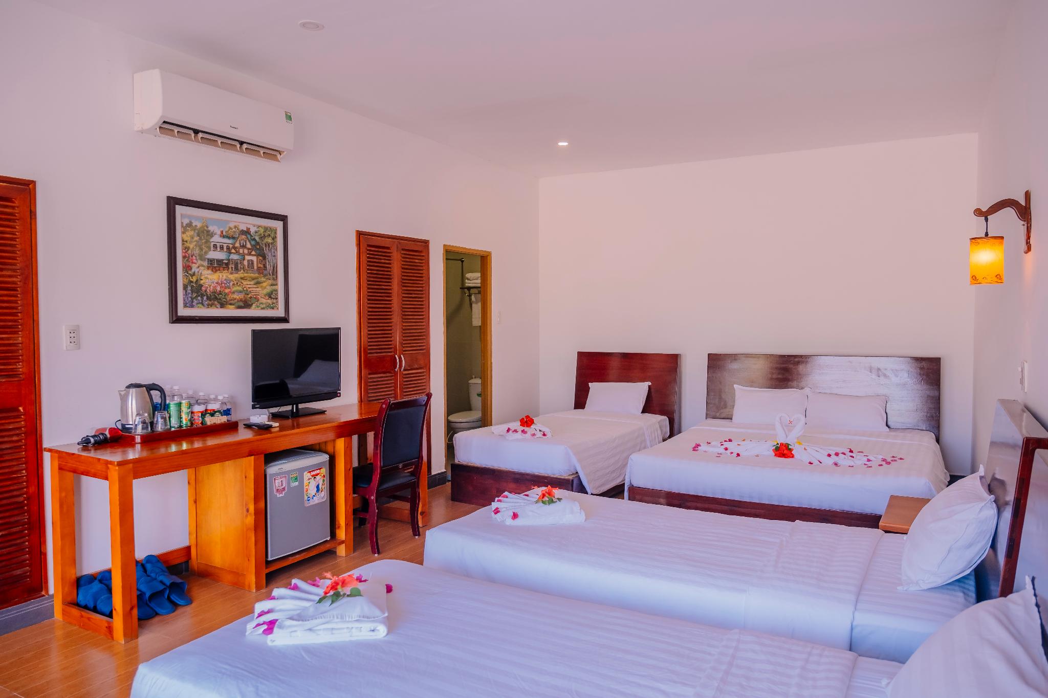 Family, 1 Double and 4 Single Beds, Garden View
