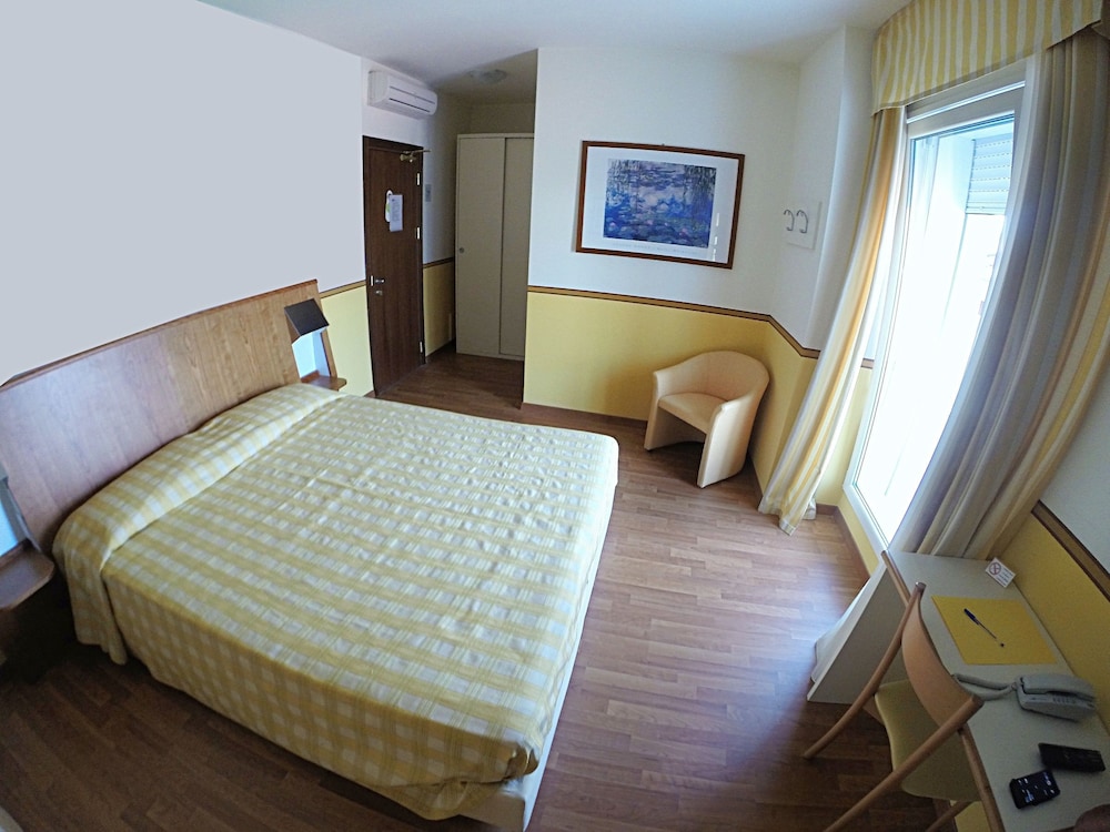 Hotel Romeo 16/47