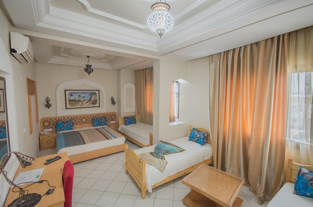 Hotel Saheb Ettabaa 14/19