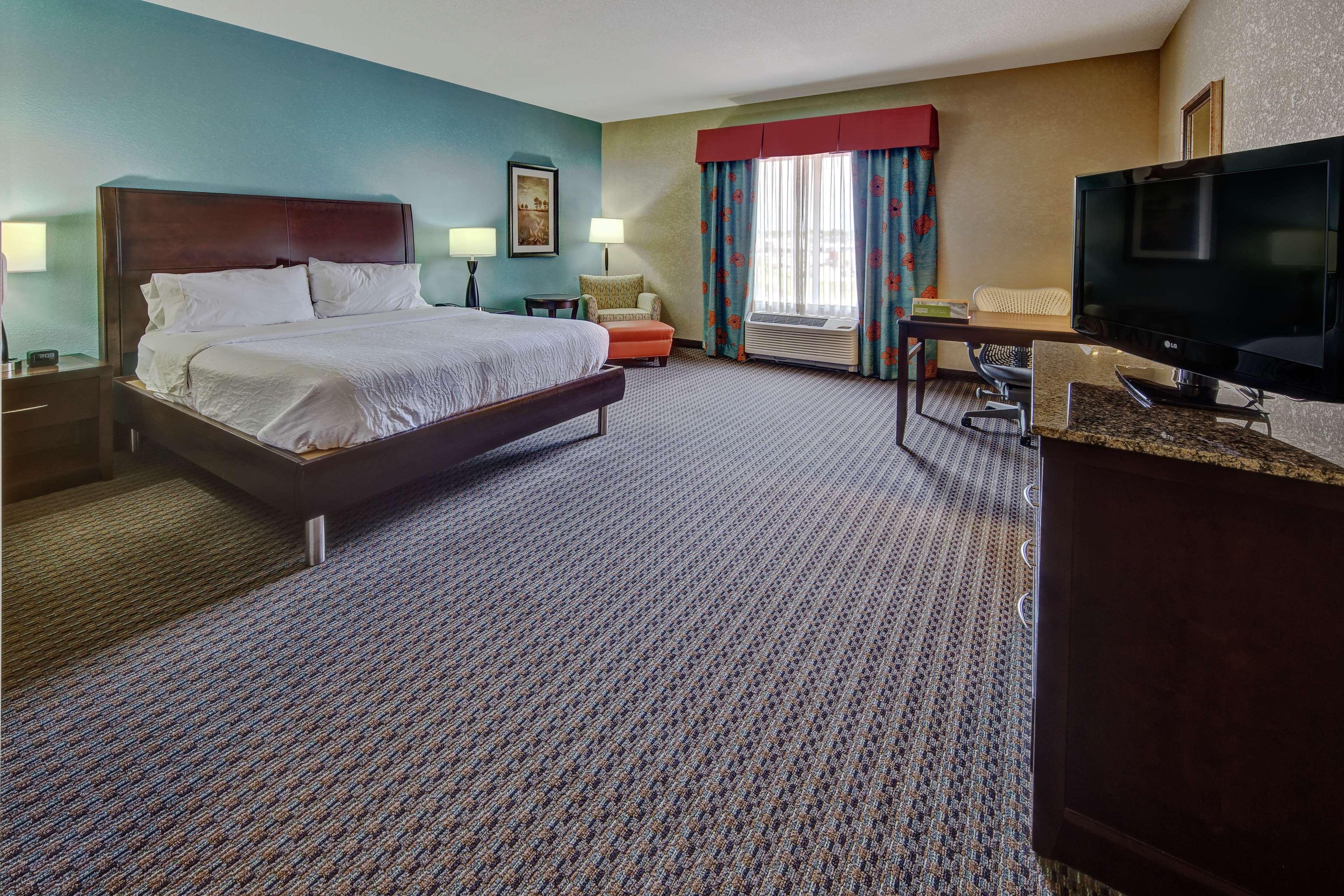 1 BEDROOM, SUITE, KING BED, ACCESSIBLE