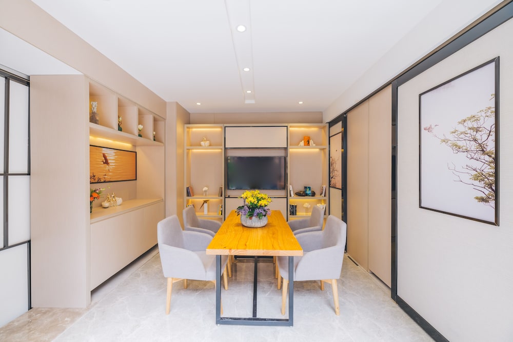 Atour Hotel Changhong North Road 63/74