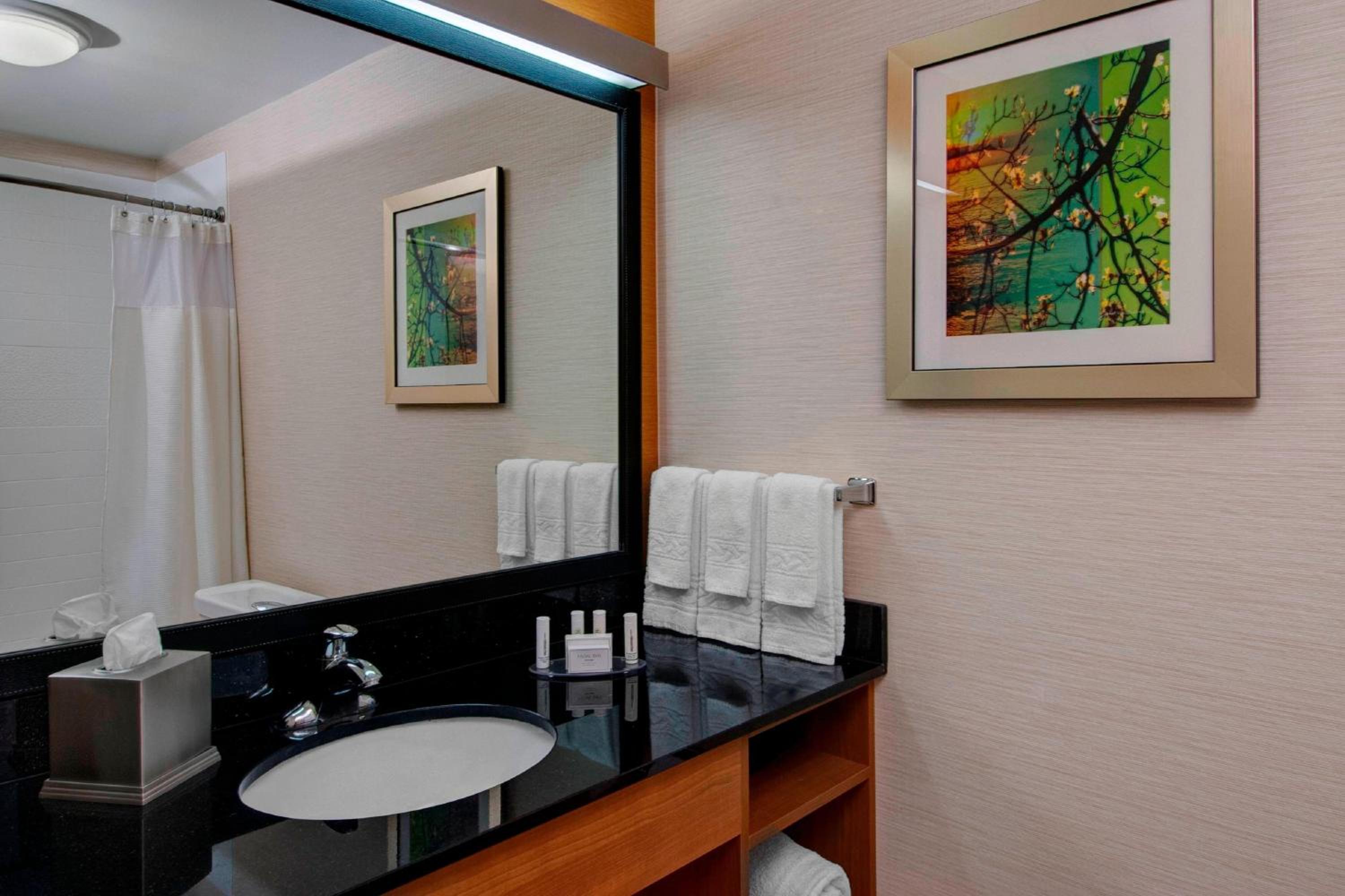 جناح بغرفة نوم واحدة مع أريكة، Fairfield Inn Suites Fort Worth I 30 West Near Nas Jrb 5/9
