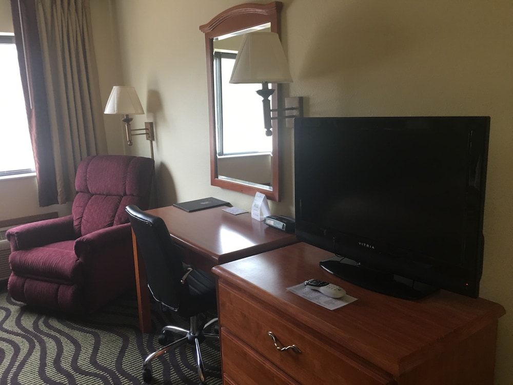 Super 8 by Wyndham Newton 27/32
