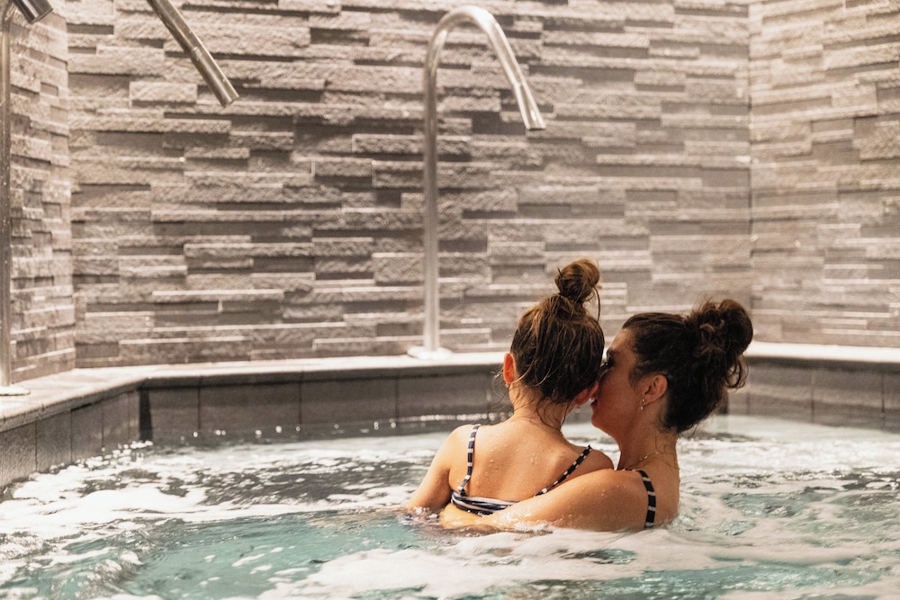 swimming pool spa
