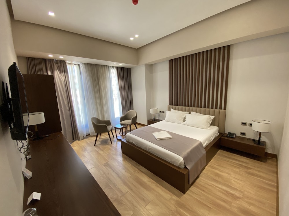 Portik Hotel 8/20
