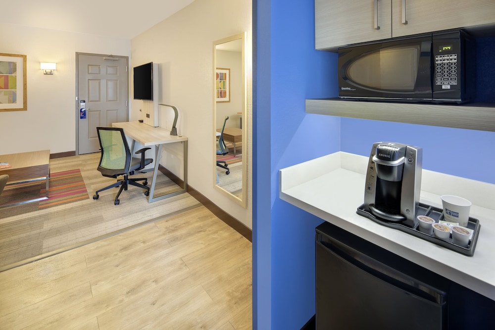 Holiday Inn Express & Suites S Lake Buena Vista, an IHG Hotel 42/66