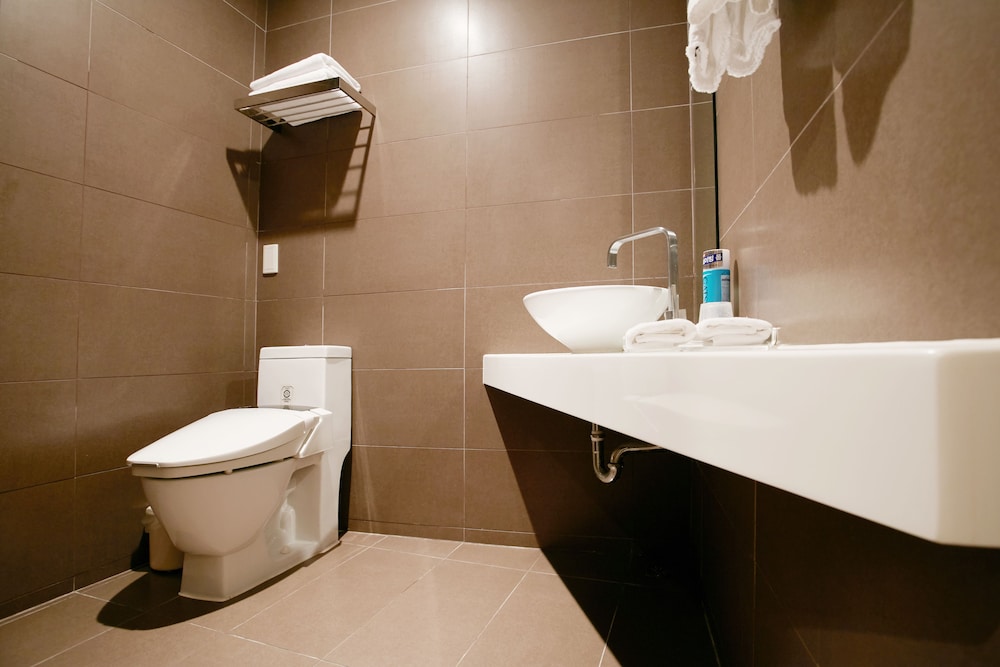 Tria Hotel 60/62