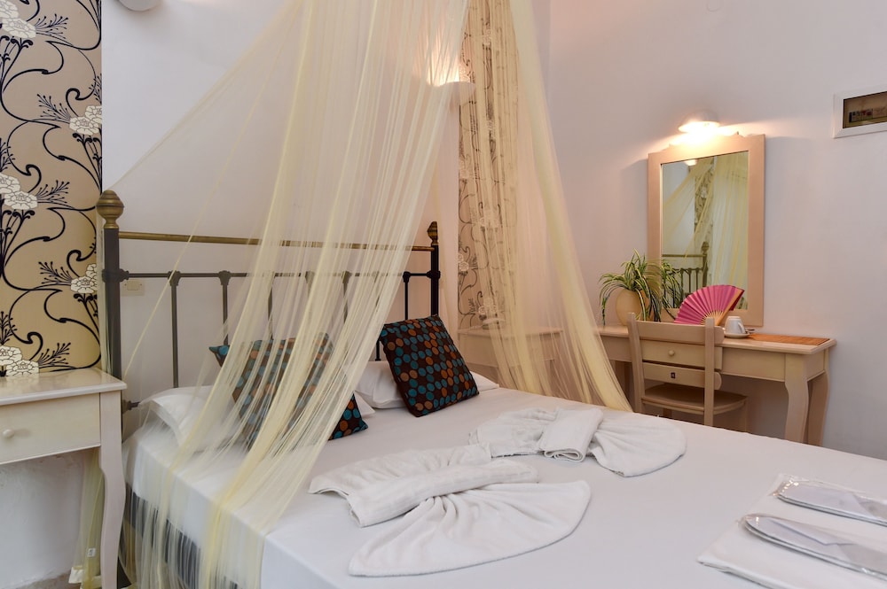 Afrodite Hotel 28/80