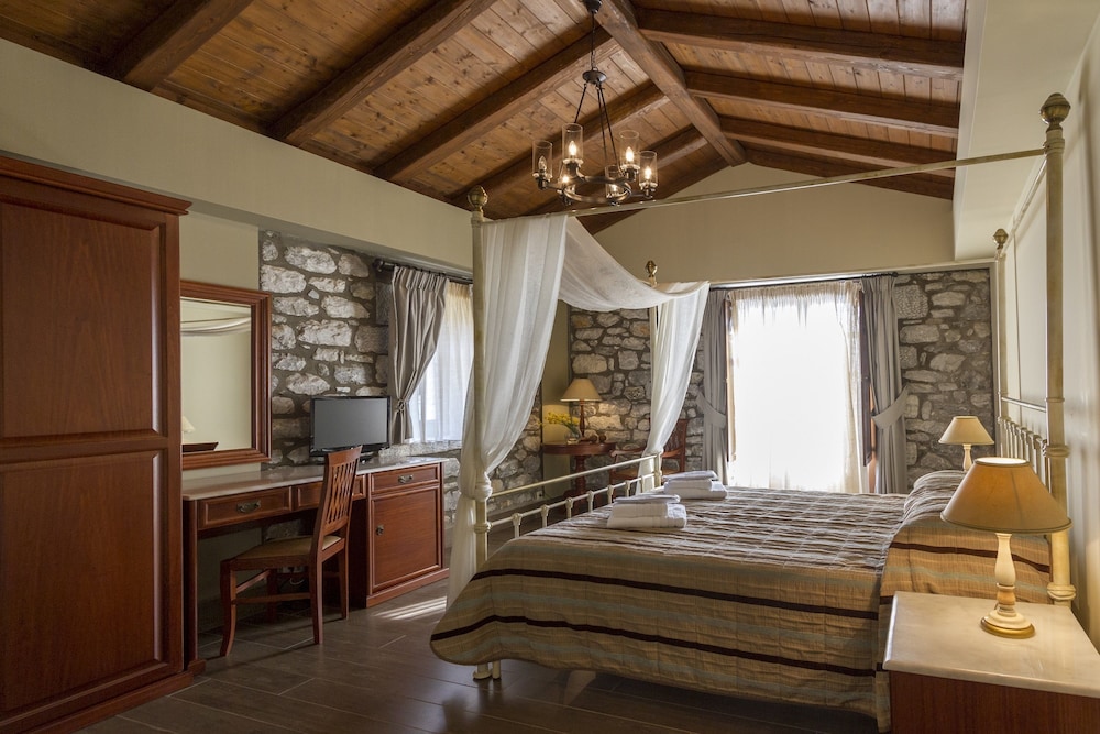 ITILO TRADITIONAL HOTEL 35/68