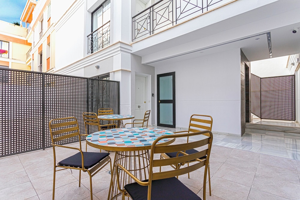 Malaga Rivas 34 Suites Homes 28/48