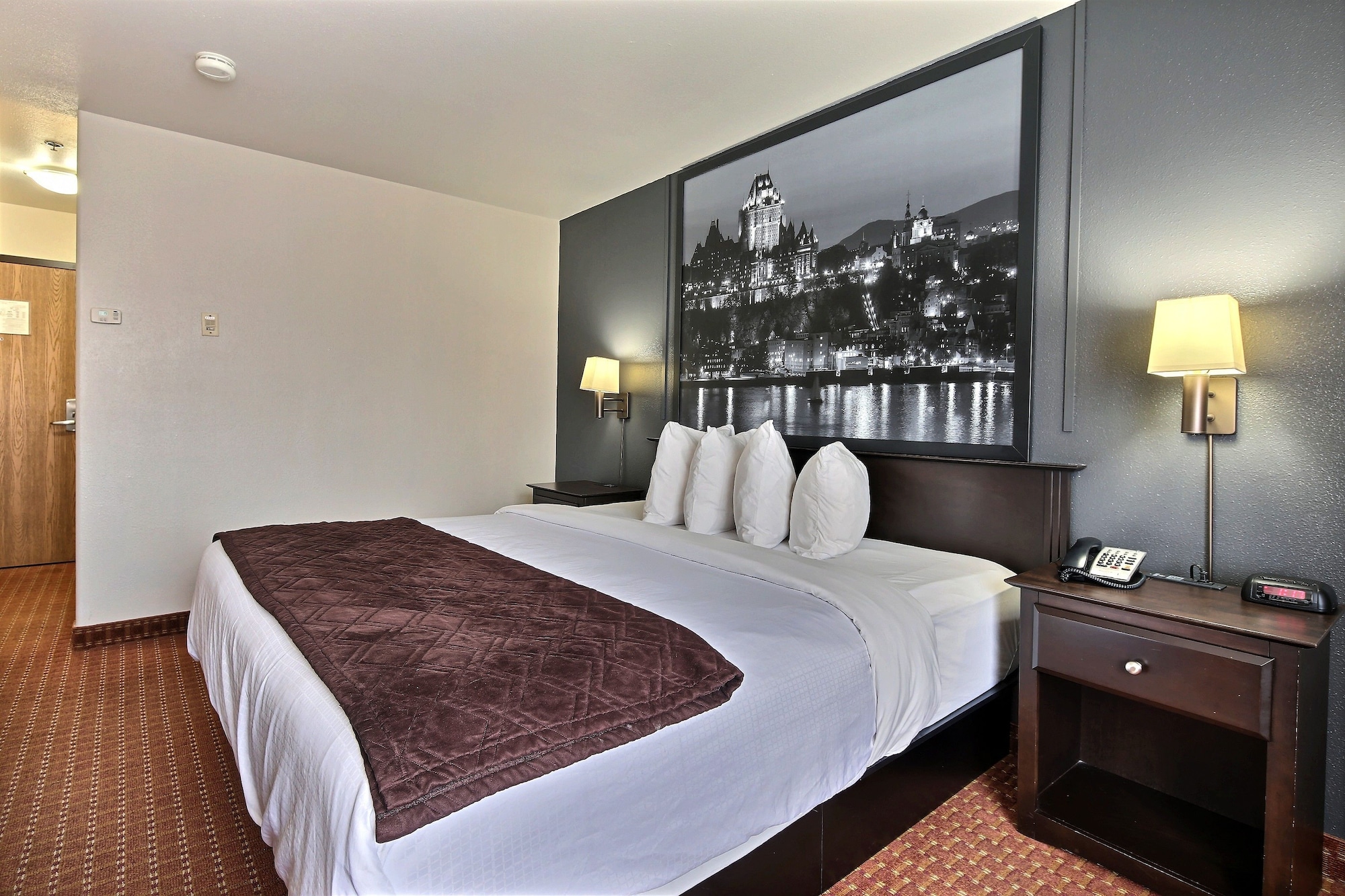 ROOM, KING BED