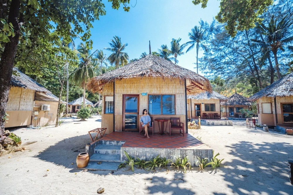 Mayalay Beach Resort 2/50