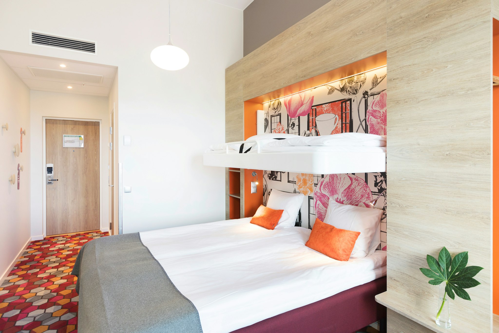 ROOM, TWIN BEDS