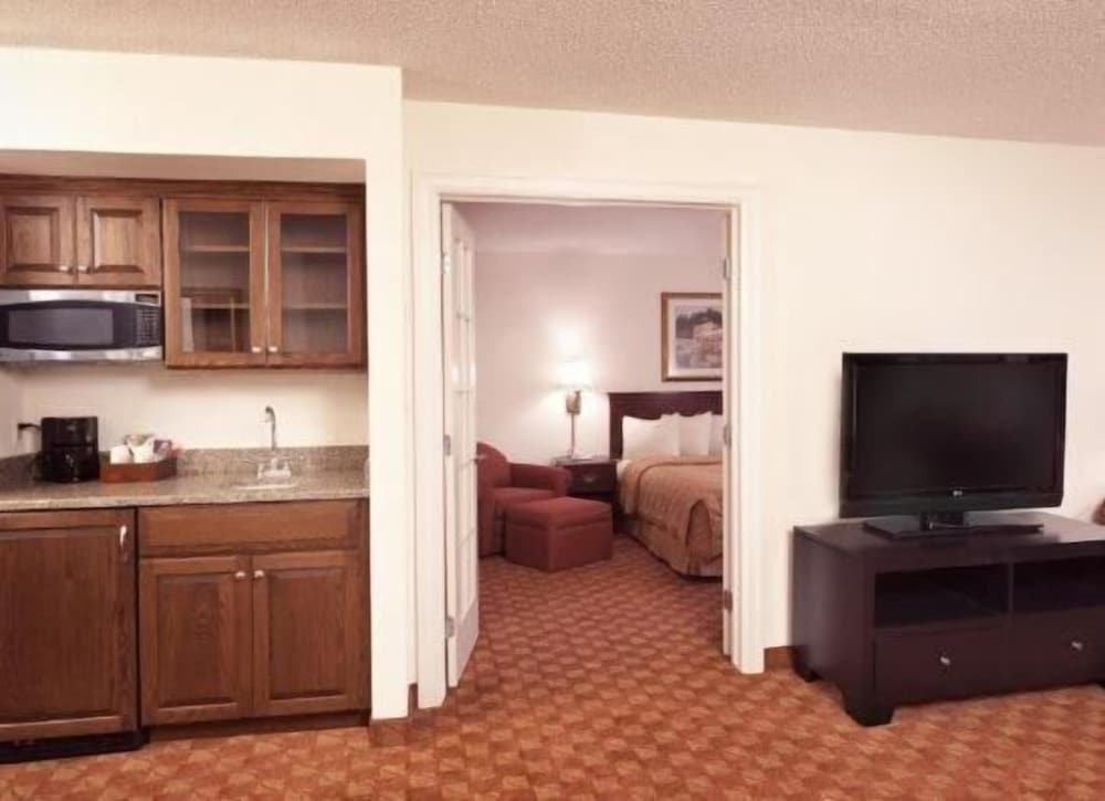 Ann Arbor Regent Hotel Suites 43/55