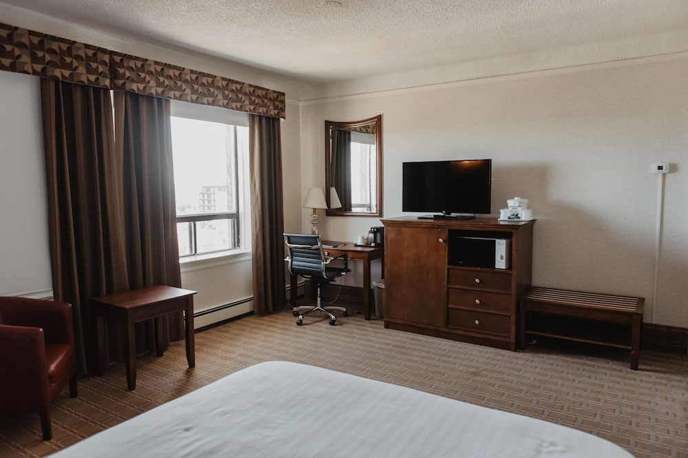 Prince Arthur Waterfront Hotel & Suites 16/43