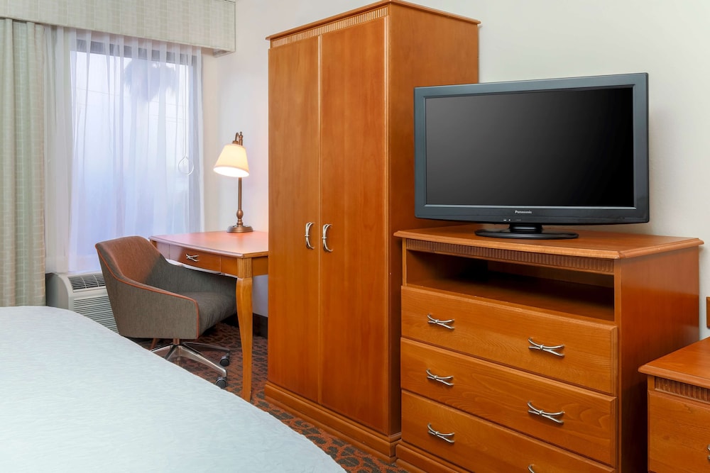 Hampton Inn Laredo 42/45