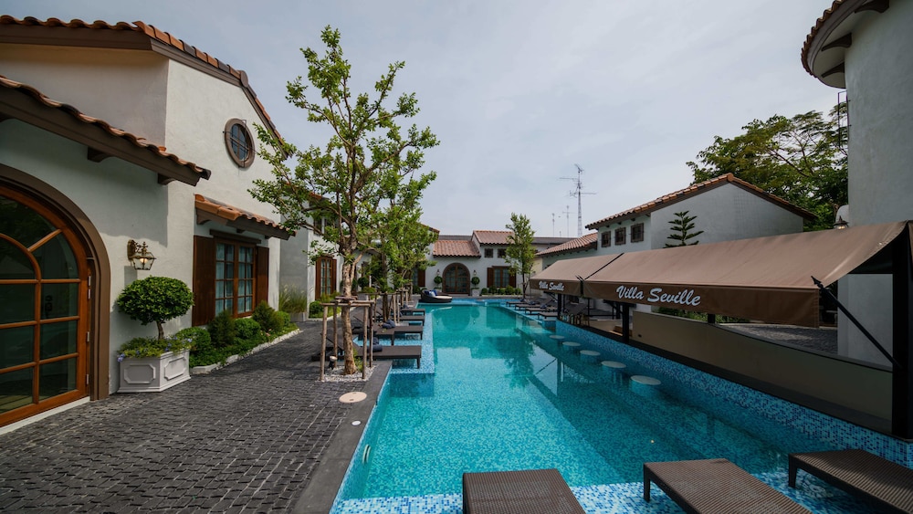 Villa Seville 33/50