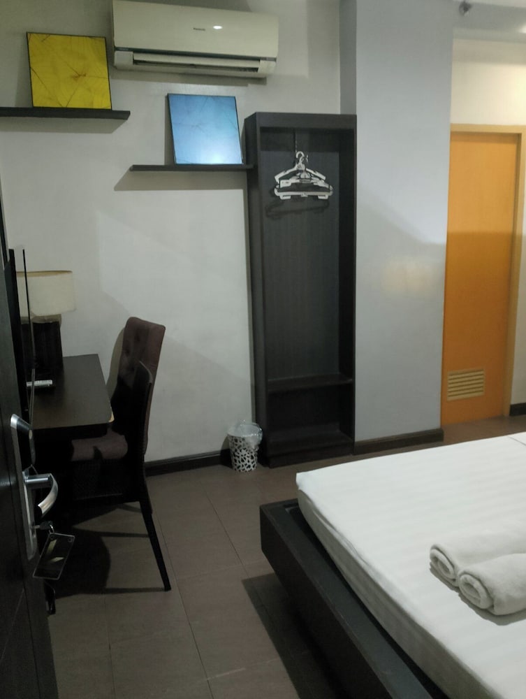 Lorenzzo Suites Hotel 16/24