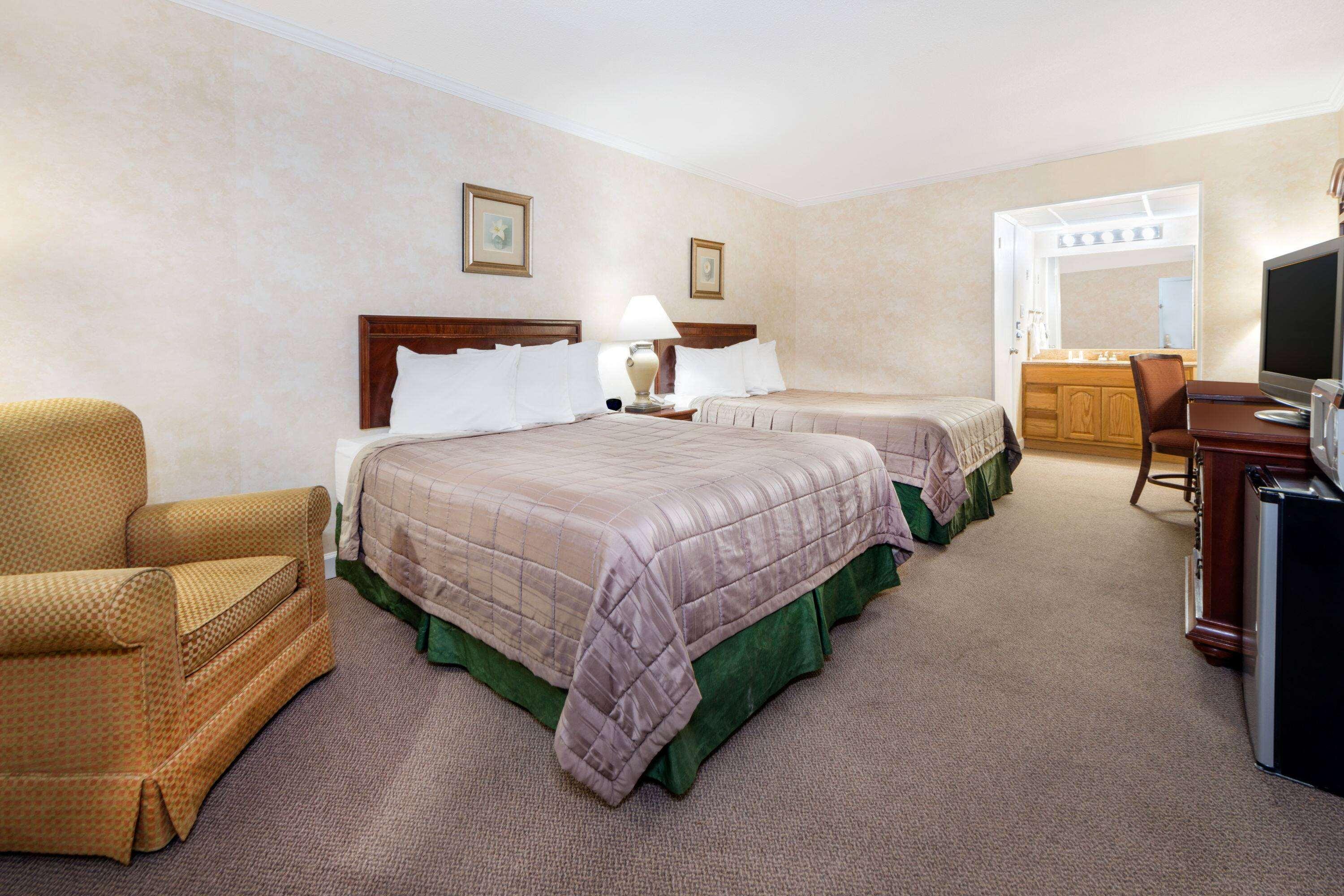 Howard Johnson By Wyndham Burlington 10/24