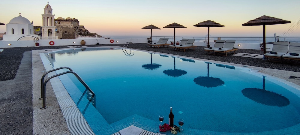 Thira S Dolphin Hotel 33/72