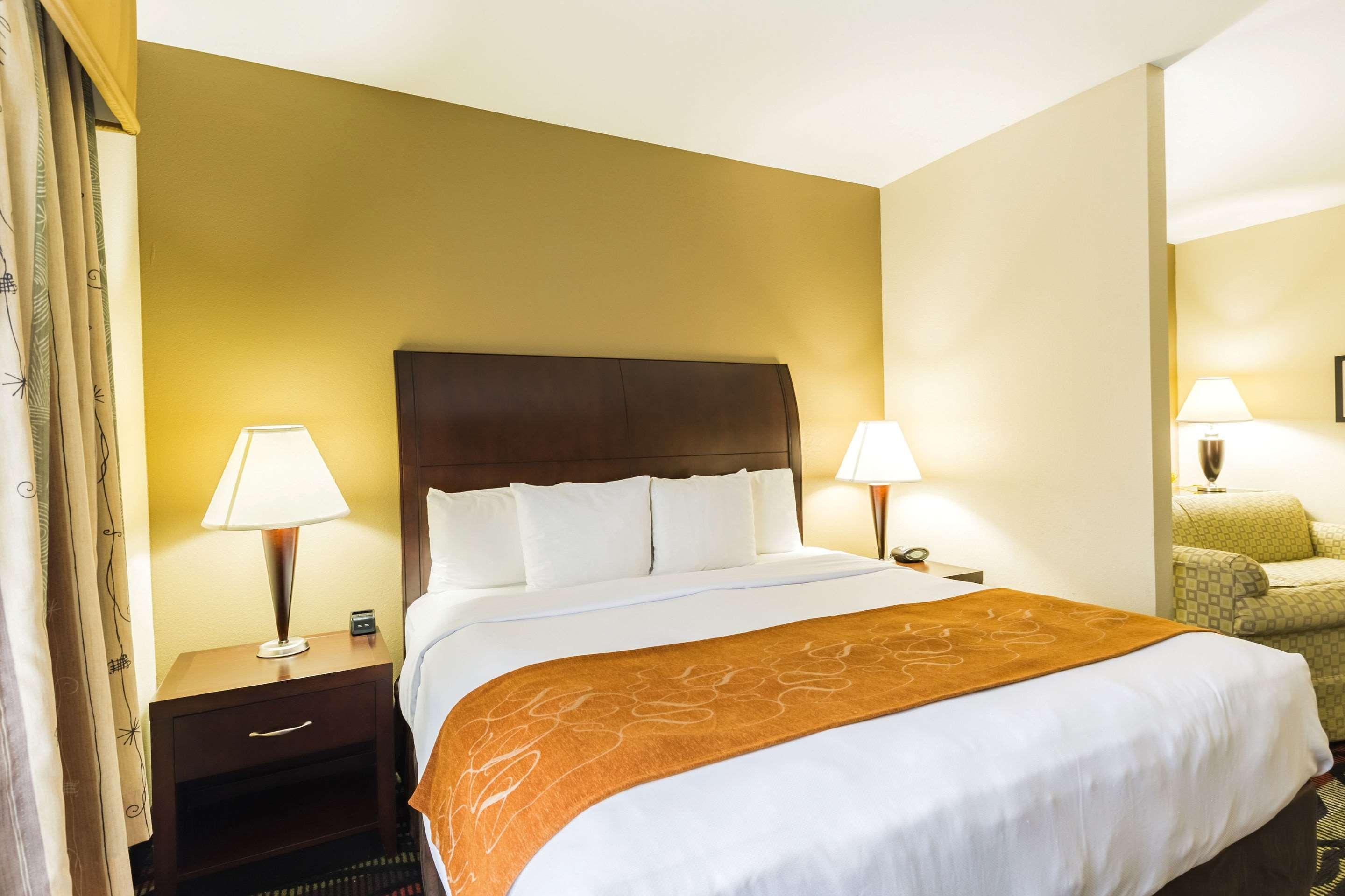 SUITE, KING BED