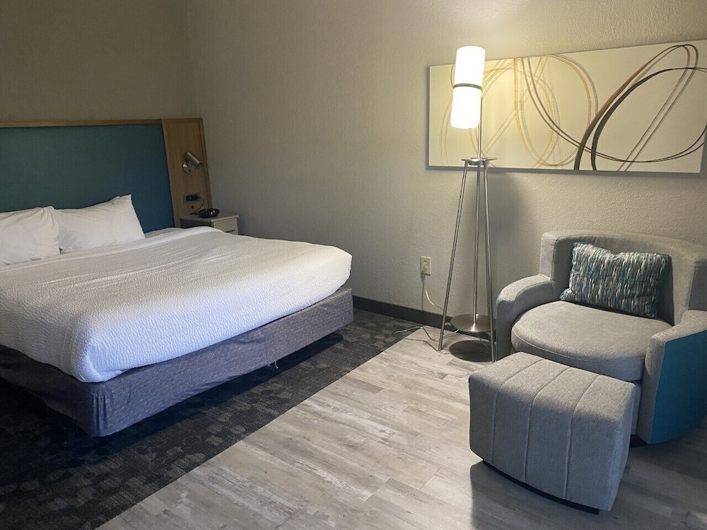 Courtyard Newport News Yorktown 7/24