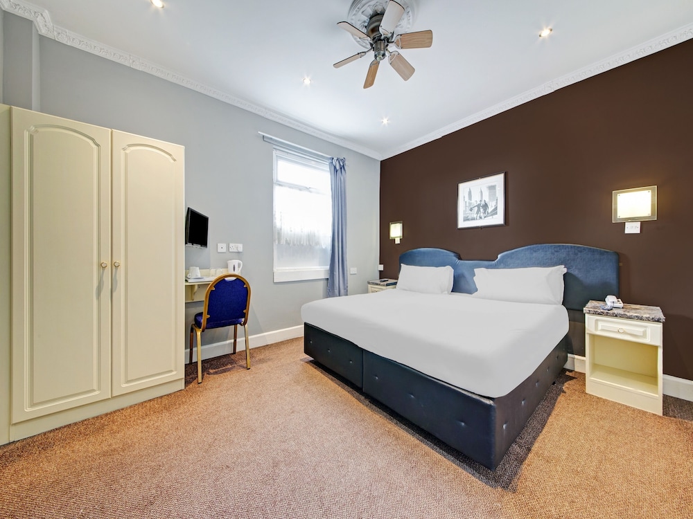 OYO Bostons Manor Hotel, Hanwell London 28/64