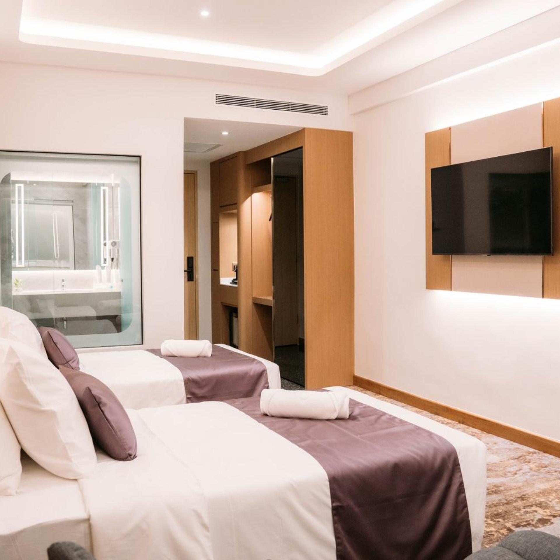 Crystal Inn Hotel 13/38