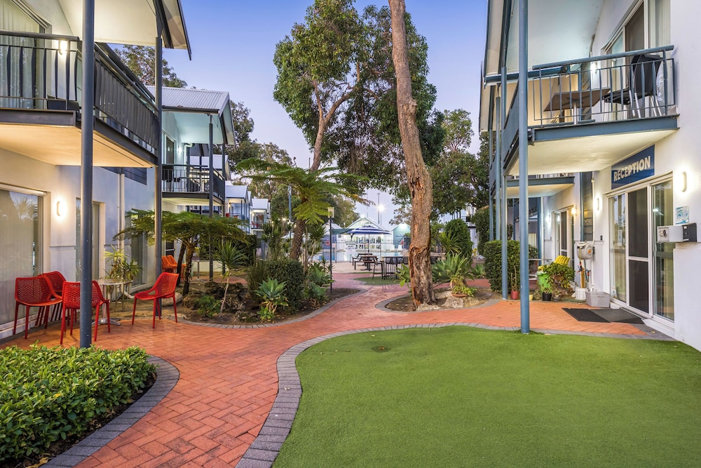 MANDURAH QUAY RESORT 62/72