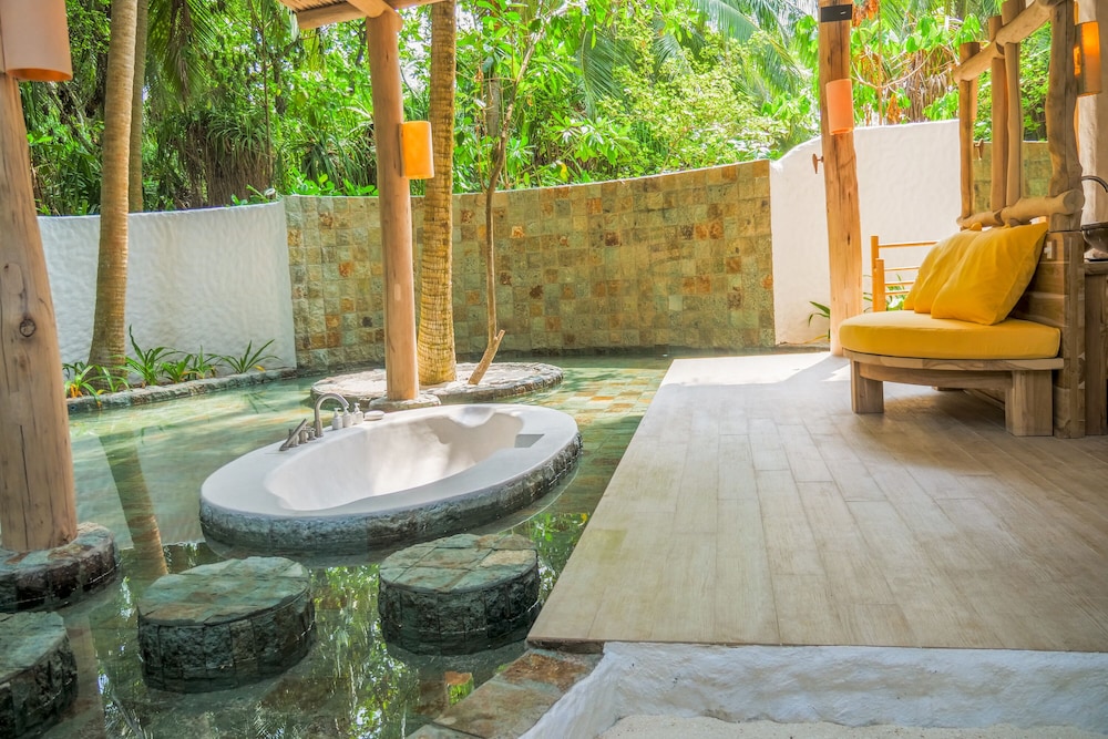 2 Bedrooms, Residence, 2 King Beds, with Pool