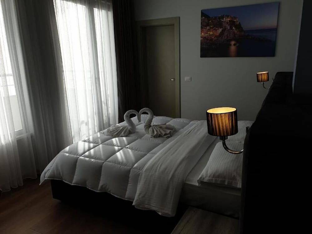 PERANDOR BEACH HOTEL 30/64