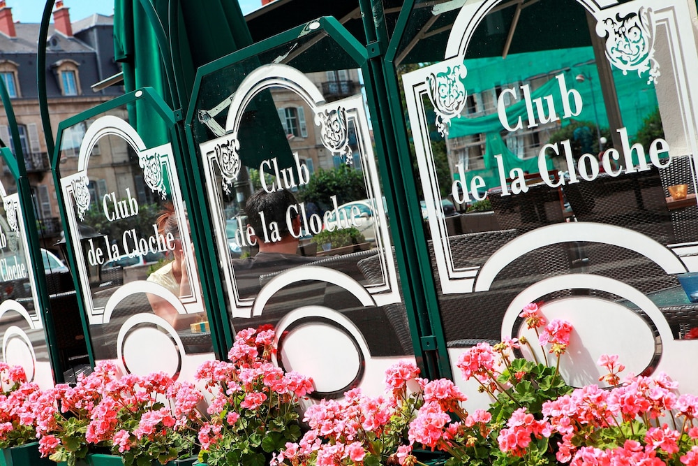 CITÔTEL DE LA CLOCHE 35/48