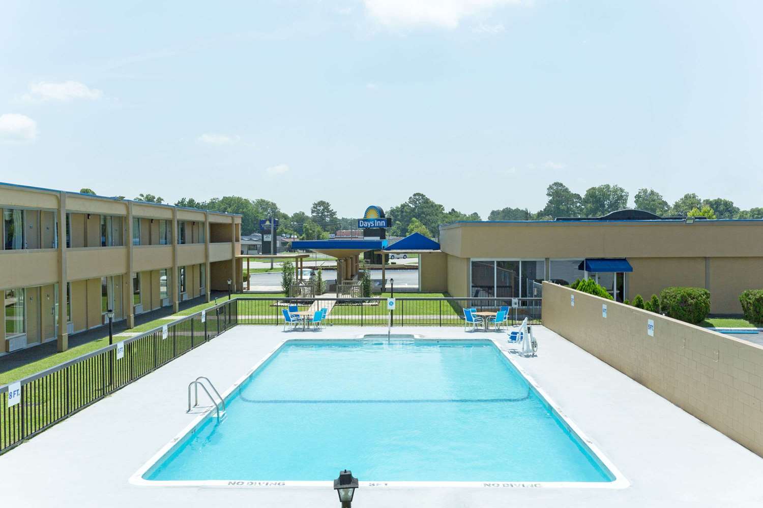 Days Inn By Wyndham Washington 15/17