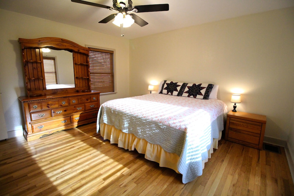 Peach Tree Inn & Suites 13/67