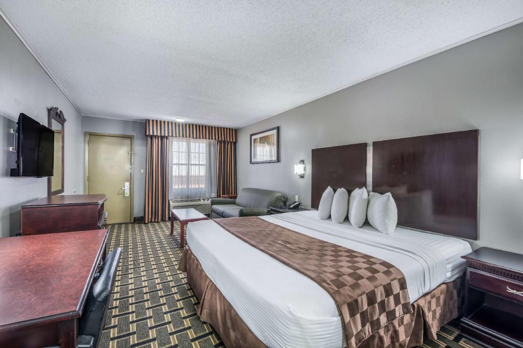 Deluxe, King Bed