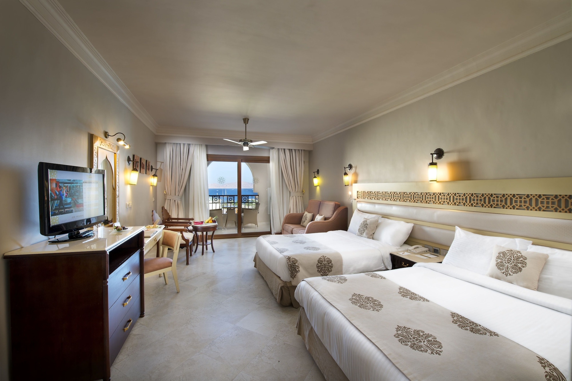 SUPERIOR ROOM