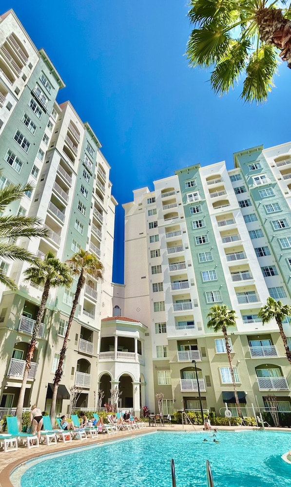 The Point Hotel & Suites 14/75