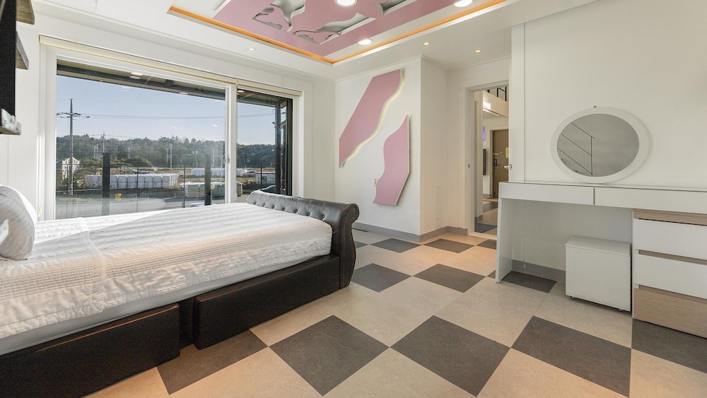 2 Bedrooms, Blue, Spa, Basic, Futon Bed, 2 Double Beds