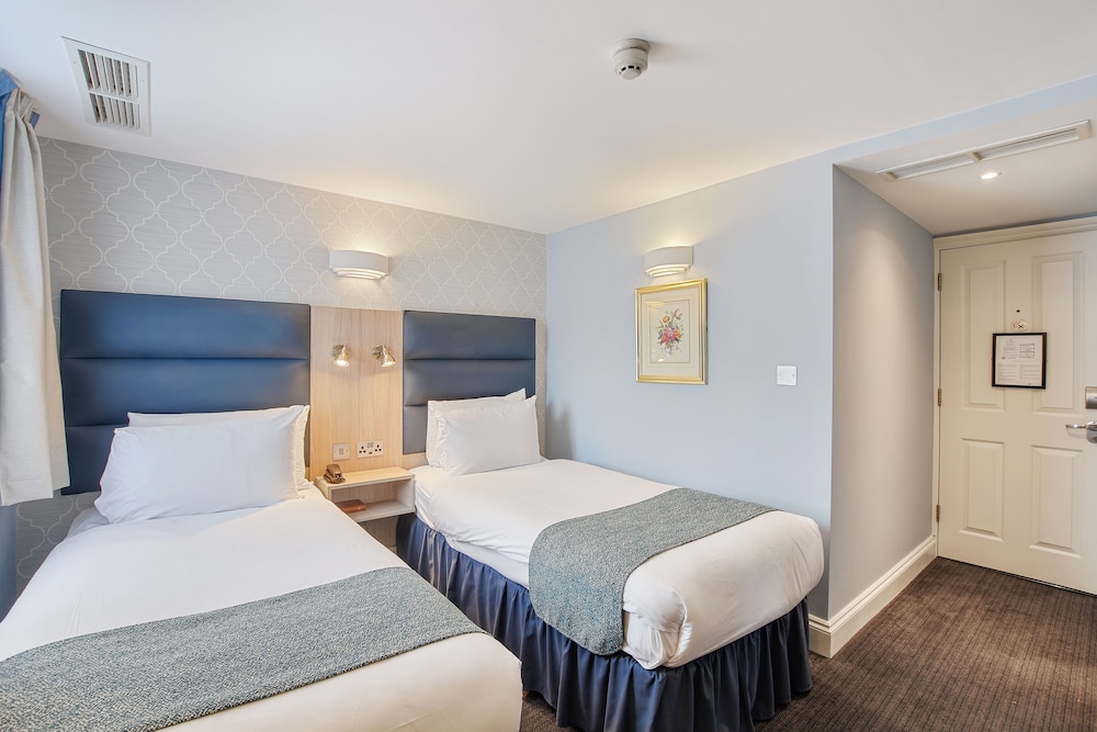 ROOM, QUADRUPLE