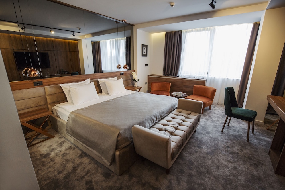 New City Hotel and Restaurant Nis 11/56
