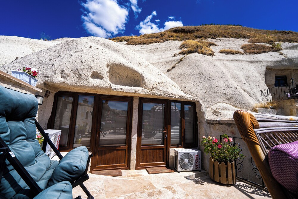 Mysterious Cave Suites photo5