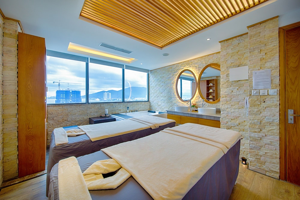 New Orient Hotel Danang 32/70