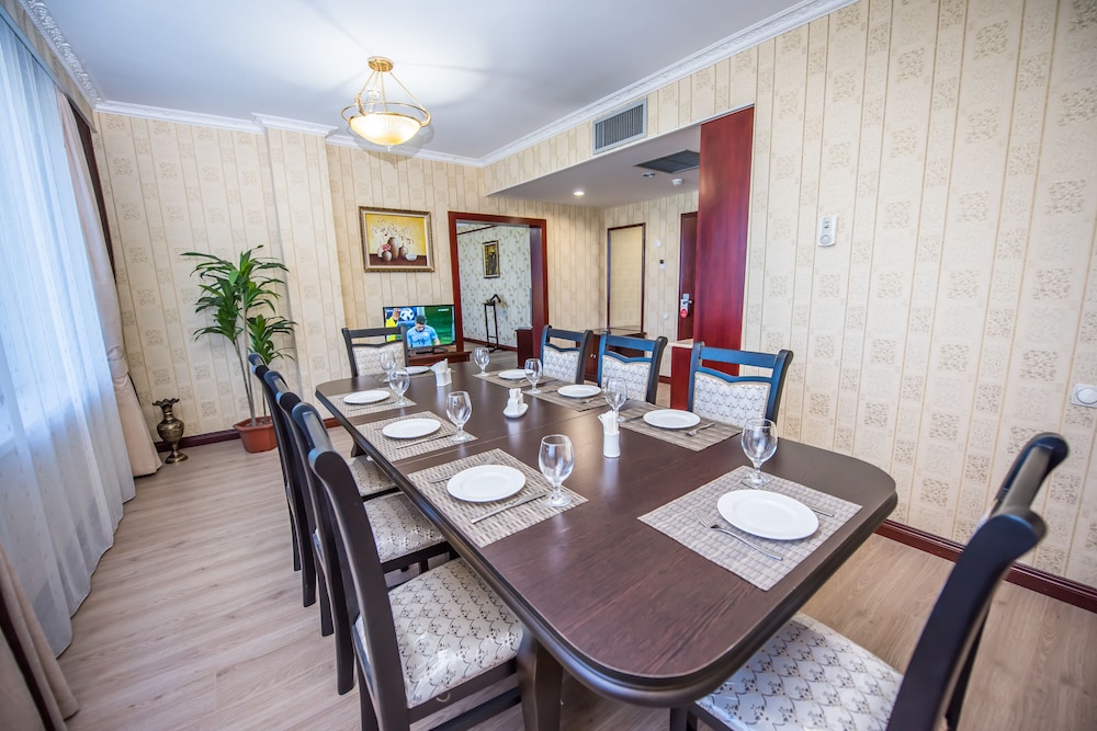 G Empire Hotel 56/66