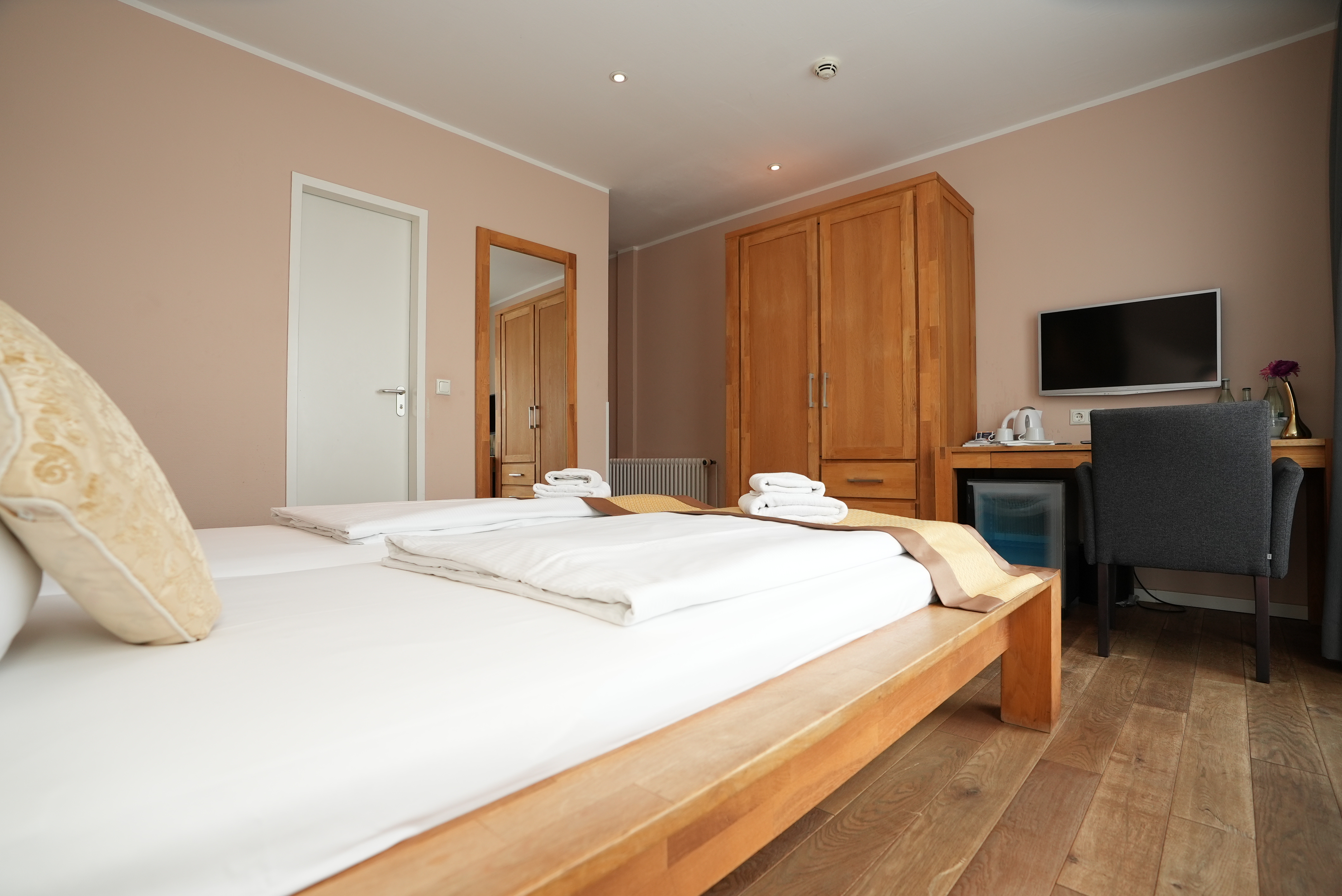 COMFORT, DOUBLE BED