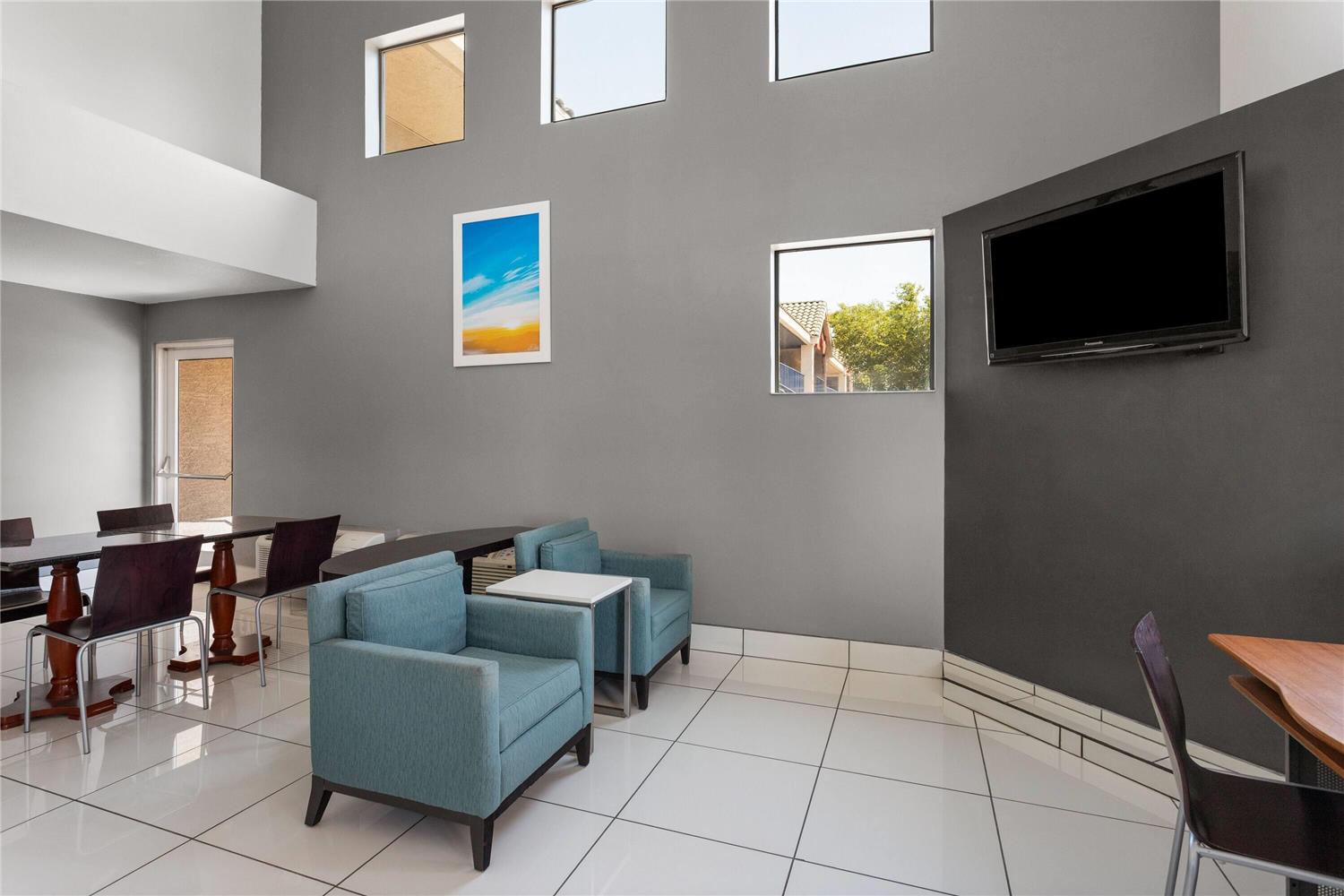 Days Inn by Wyndham Phoenix West 8/14
