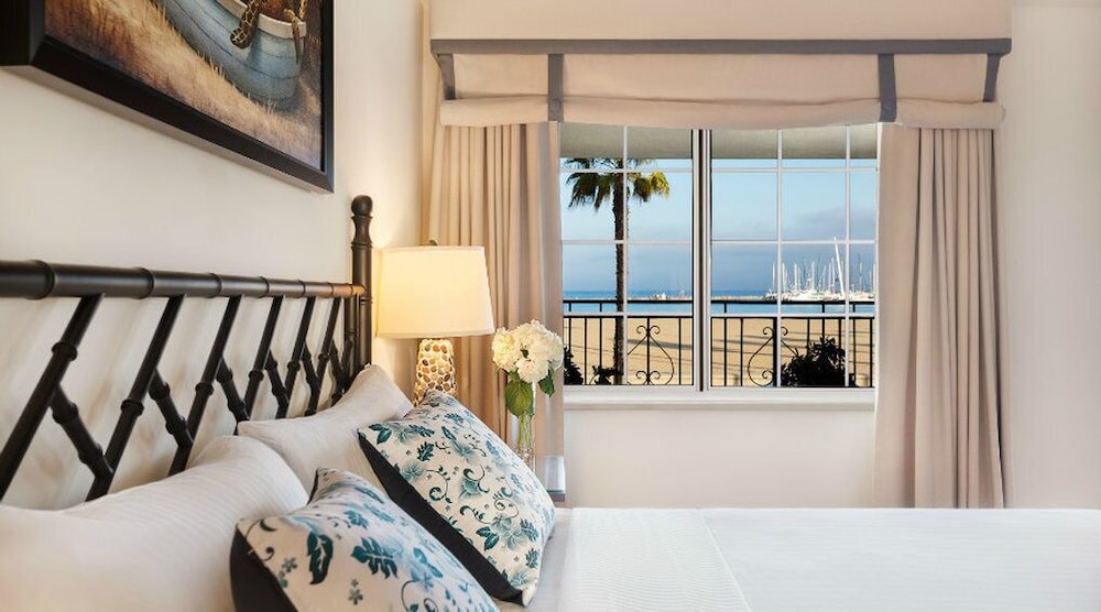 Hotel Milo Santa Barbara 30/35