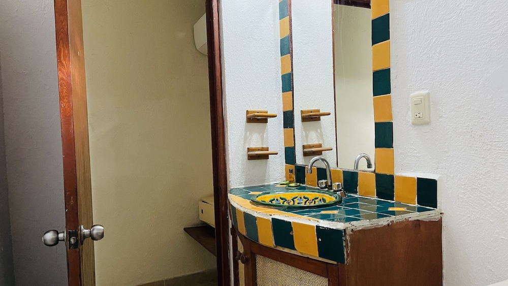 HOTEL PLAYA DEL KARMA 50/54