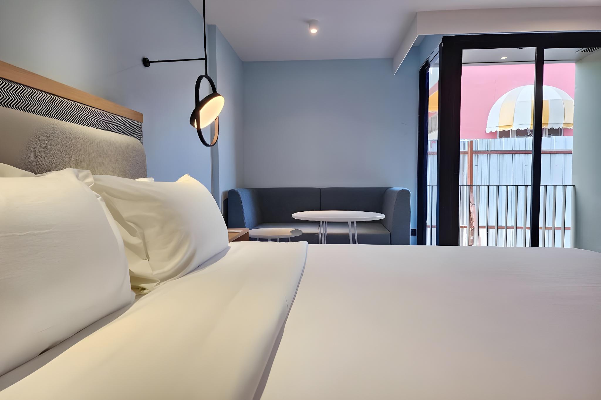 Deluxe, Double Bed