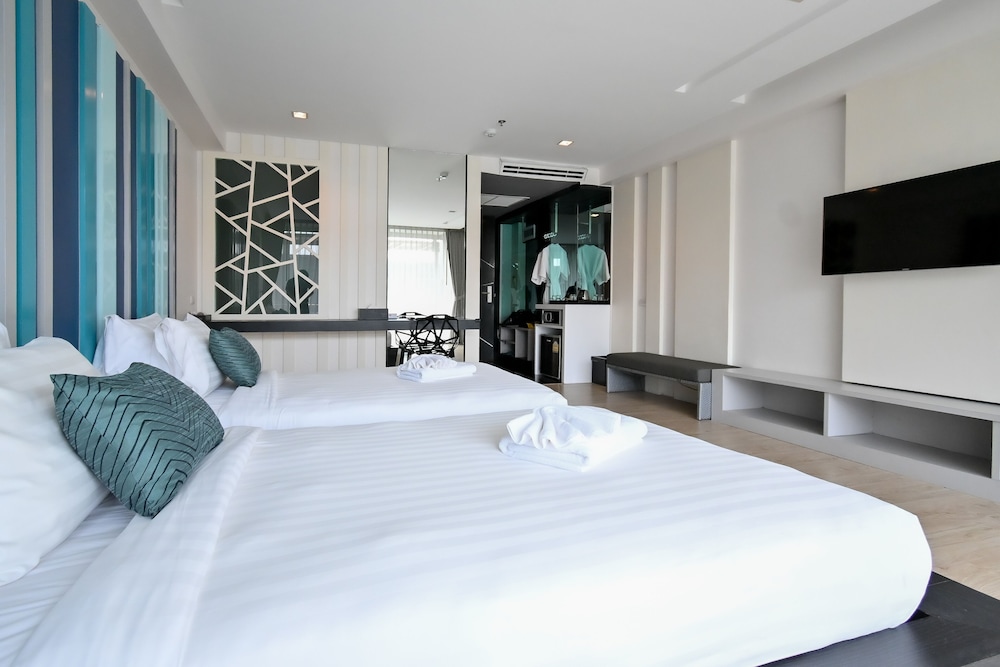 DELUXE, TWIN BEDS
